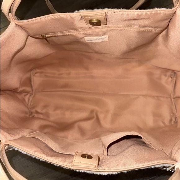 NWT Tote Bag - Picture 3 of 3